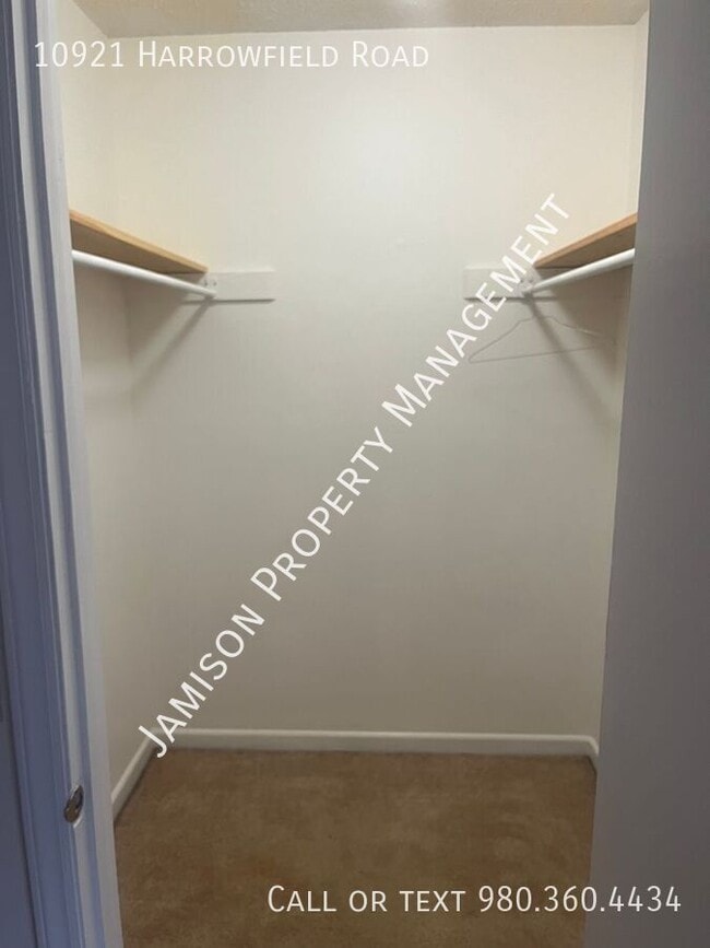Building Photo - 10921 Harrowfield Rd