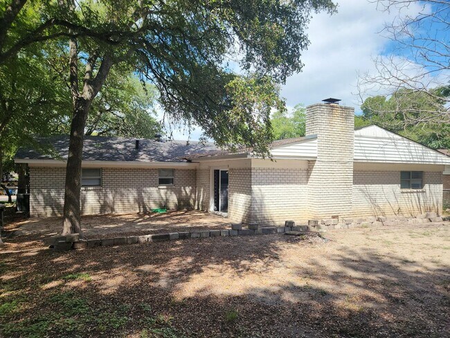 Building Photo - 1006 Nancy Beth Dr