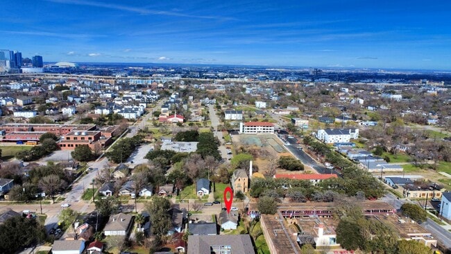 Building Photo - 2820 Holman St