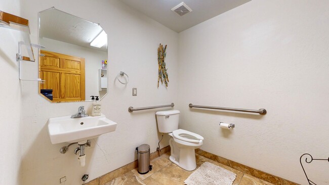 Building Photo - 218 Cynthia Loop NW