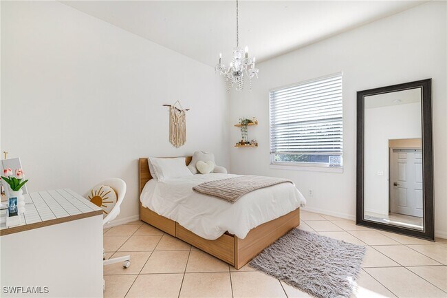 Building Photo - 461 Everglades Blvd N