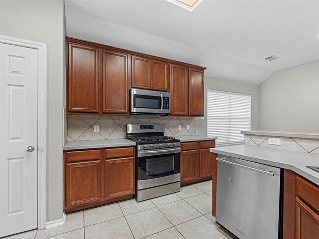 Building Photo - 23301 Tuttle Ct