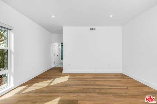 Building Photo - 5722 Fulcher Ave