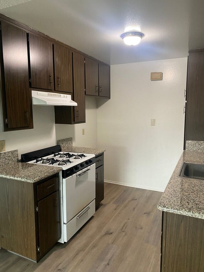 Building Photo - 1 bed, 1 bath Monticello Condo