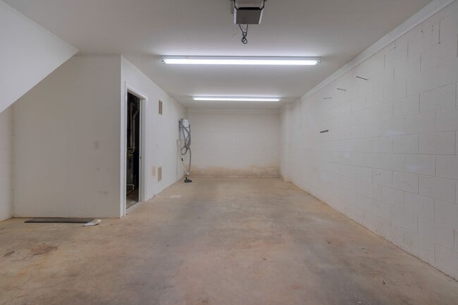 Building Photo - Available for the 2026-2027 lease term.