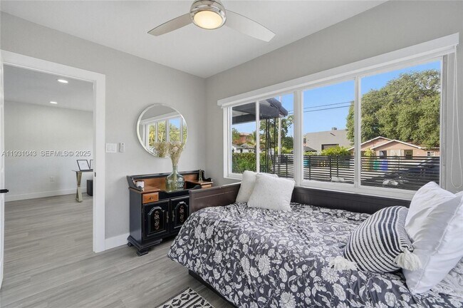 Building Photo - 1590 NW 38th St