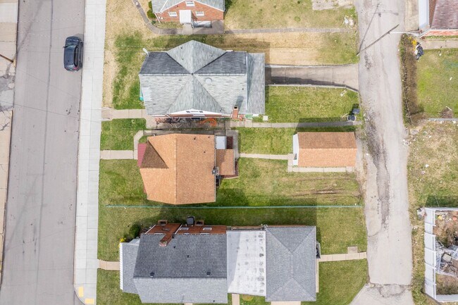 Building Photo - 826 Miller Ave