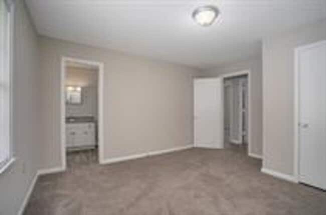 Building Photo - Brick 3 Bedroom 2 Bathroom Ranch