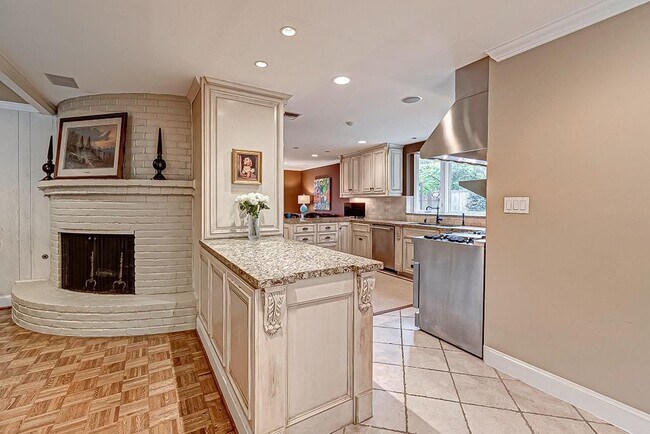Building Photo - 9310 Oakford Ct