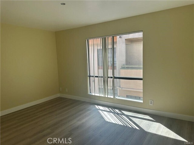 Building Photo - 219 E Maple St