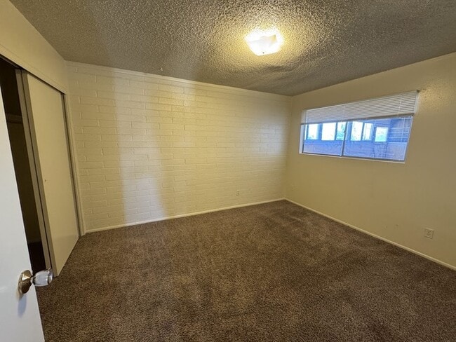 Building Photo - Maryvale Townhome