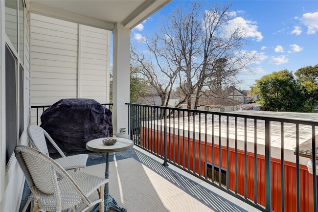 Building Photo - 2013 Cochran St