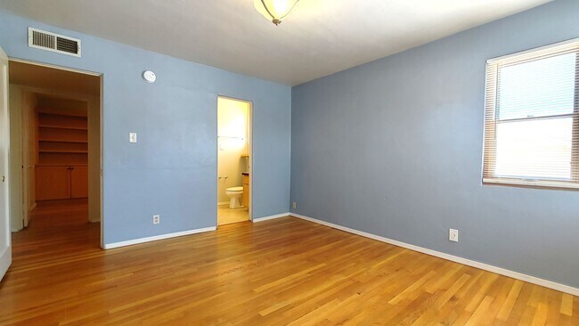 Building Photo - 7910 Morrow Ave NE