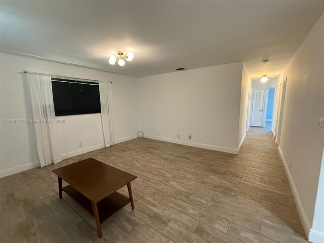 Building Photo - 407 Riverside Dr