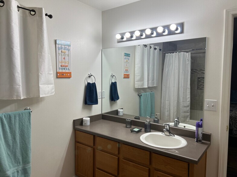 Building Photo - 13822 Ralph H Way