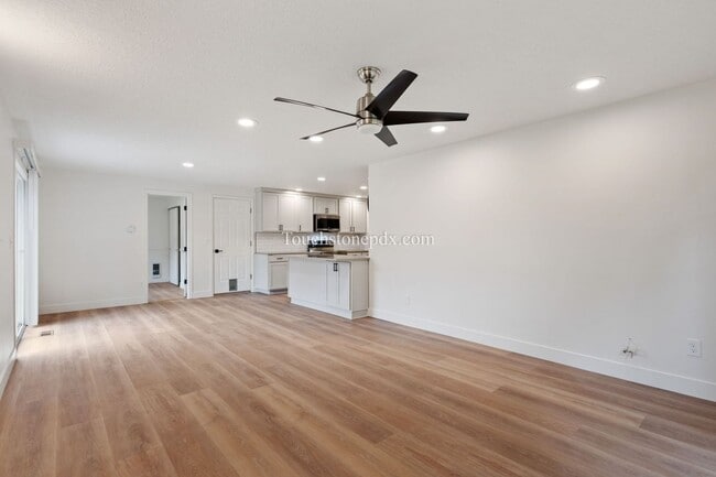 Building Photo - 20160 Quinalt Dr
