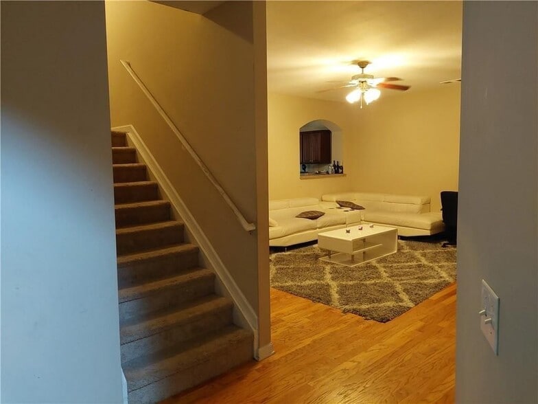 Building Photo - 13 Burns View Ct