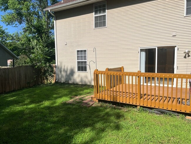 Building Photo - 4 Bedroom Home in SE Springfield!