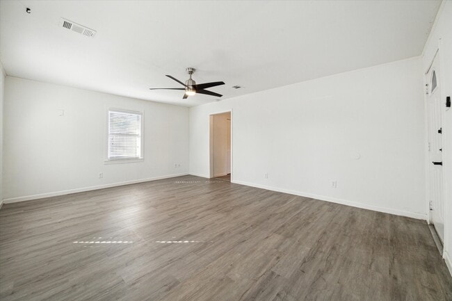 Building Photo - 1147 Du Barry Ln