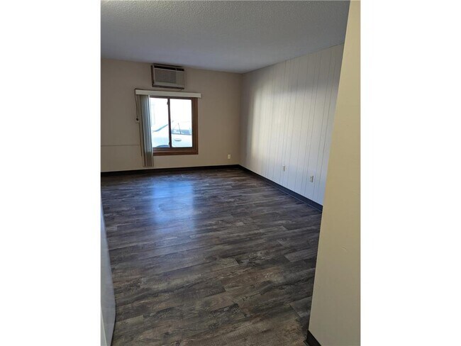 Building Photo - 200 S 4th St