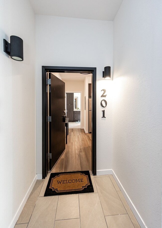 Building Photo - 5641 Silverstone Terrace