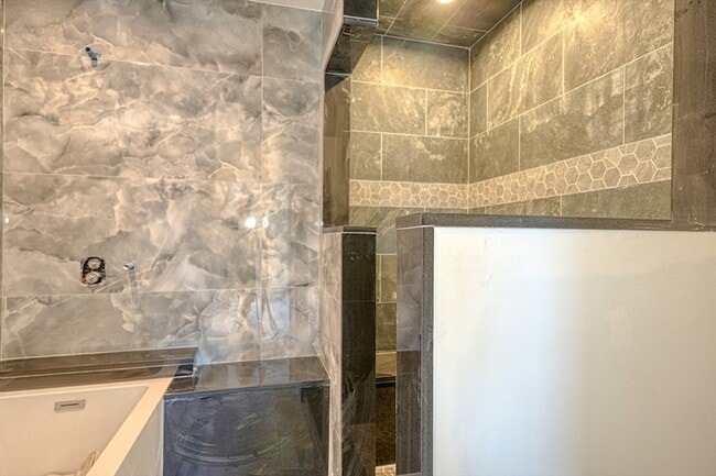 Building Photo - 369 Grant St