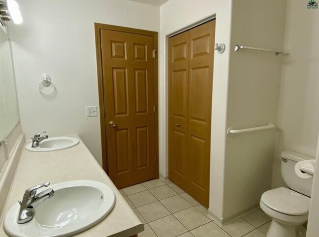 Building Photo - 1427 Garay St