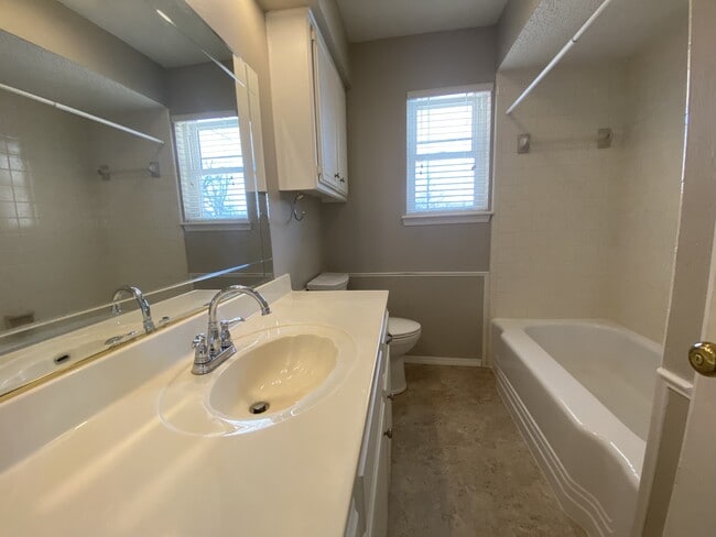 Building Photo - 928 Jona Kay Terrace