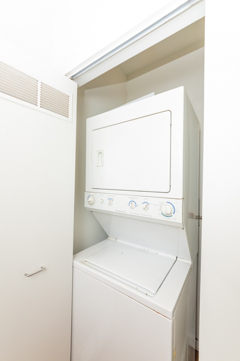 Building Photo - 630 N Franklin St