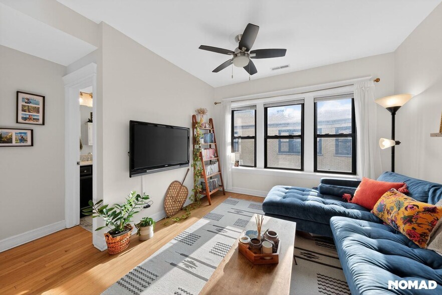 Building Photo - 4617 N Paulina St