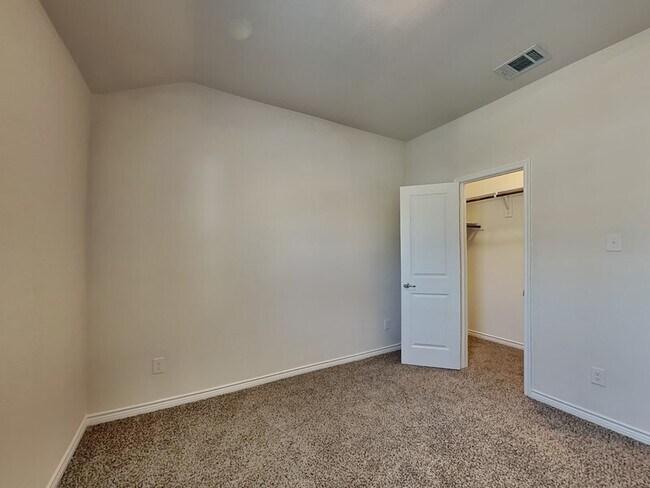 Building Photo - 2020 Saddle Wy
