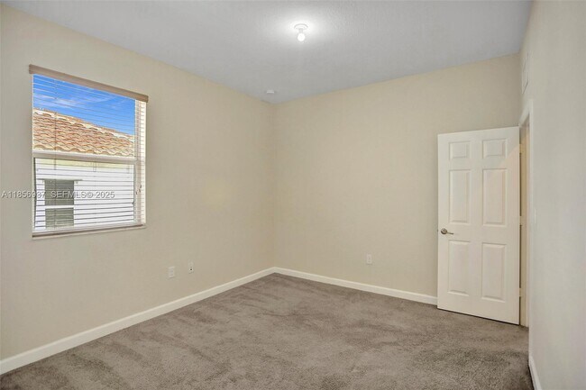 Building Photo - 9500 SW 167th Ave