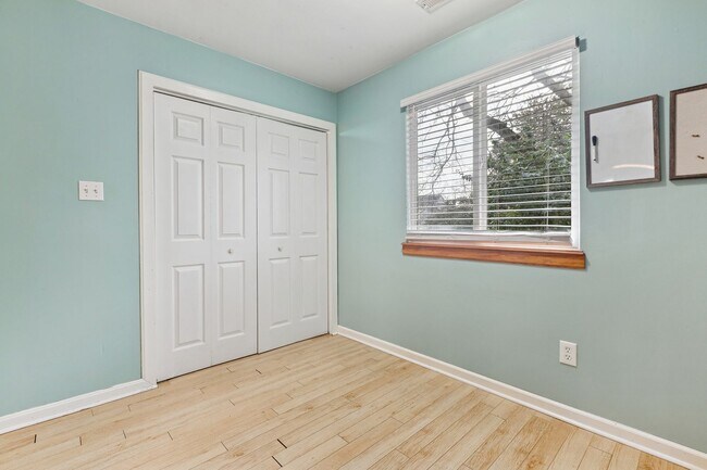 Building Photo - Norfolk condo across from Chesapeake Bay