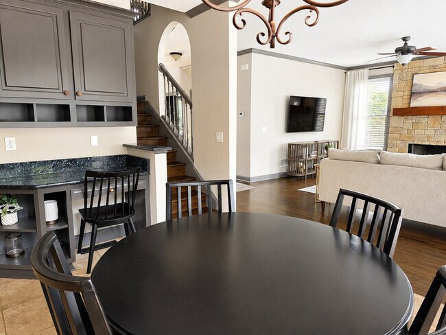 Building Photo - 10 Bridlewood Ct