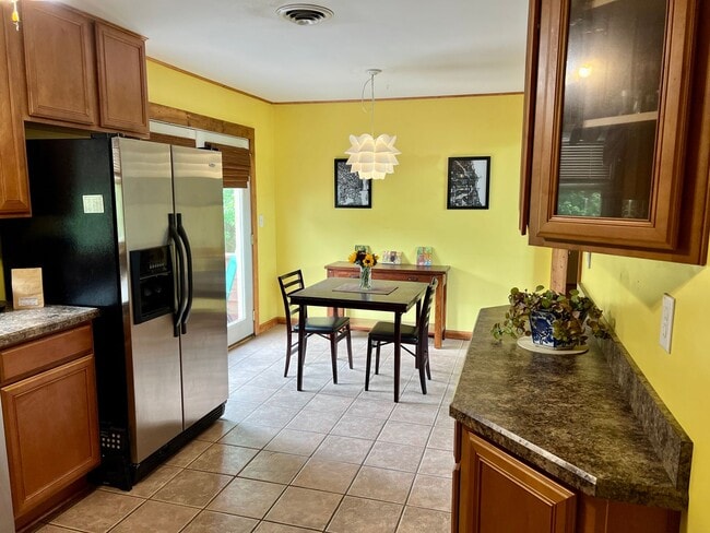 Building Photo - Charming 3 Bedroom Christiansburg Home