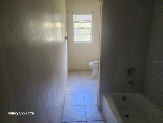 Building Photo - 1817 Los Pinos Rd