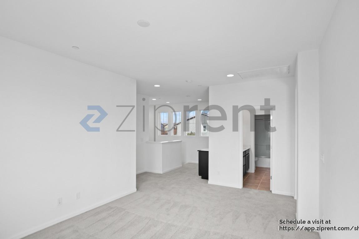 Building Photo - 2342 Augusta Ave