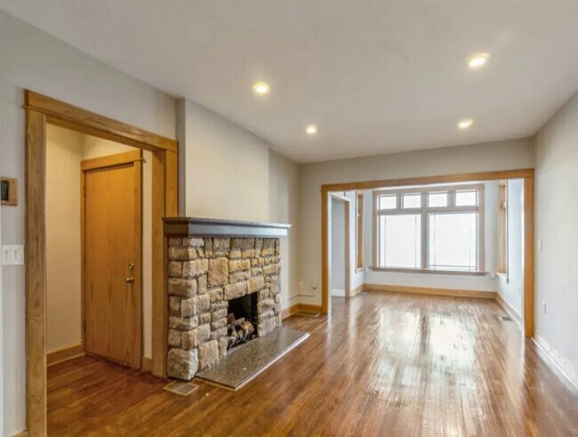 Building Photo - 11433 Ashbury Ave