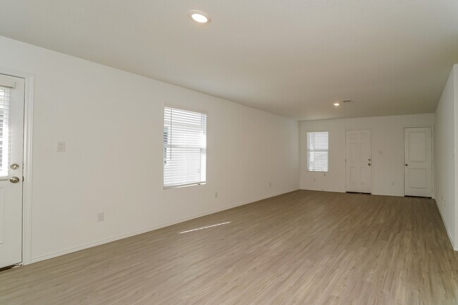 Building Photo - 8839 Barrow Path, Converse, TX