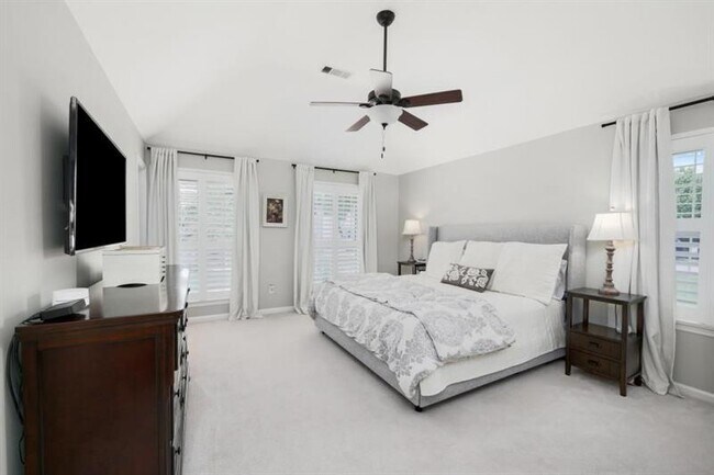 Building Photo - 12080 Greenmont Walk