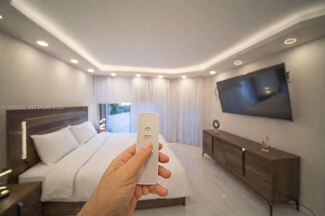 Building Photo - 16445 Collins Ave