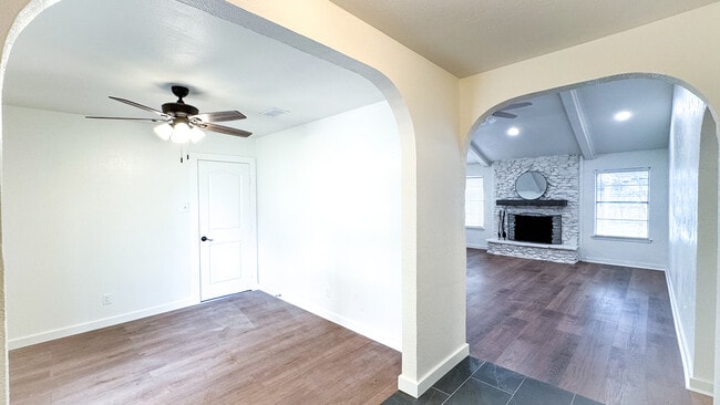 Building Photo - 8421 Randy Dr