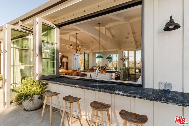 Building Photo - 5770 Busch Dr