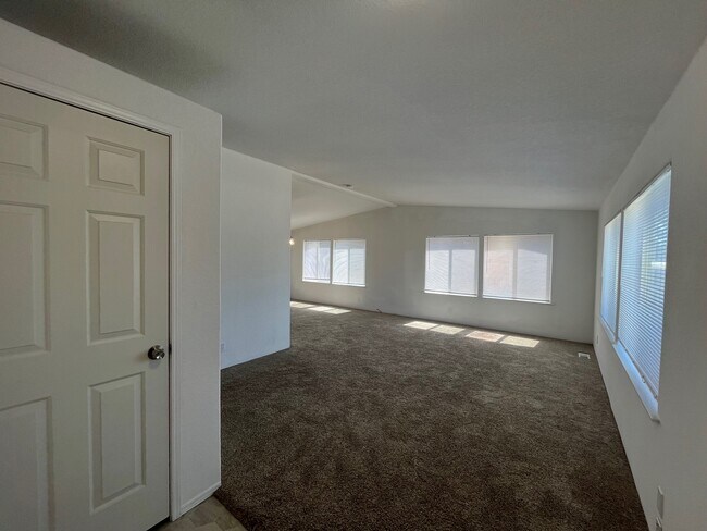 Primary Photo - 1404 River Run Ln