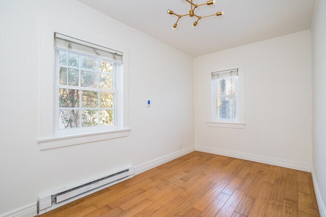 Building Photo - 700 Angelus Pl