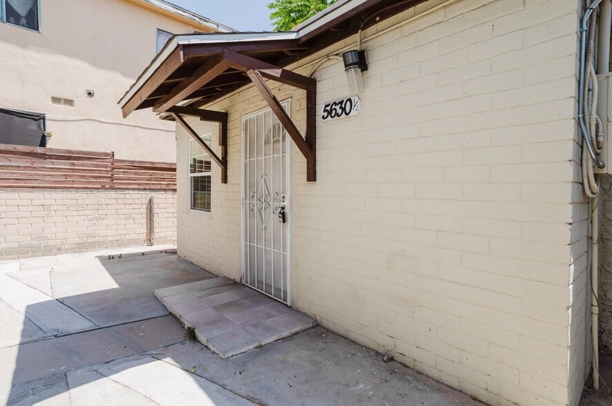 Building Photo - 5630 1/2 Craner Ave