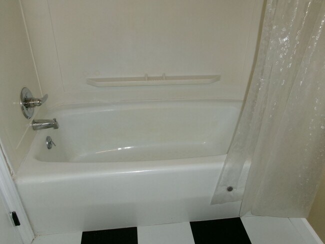 Building Photo - FOR RENT-Rustic log cabin home for RENT in...