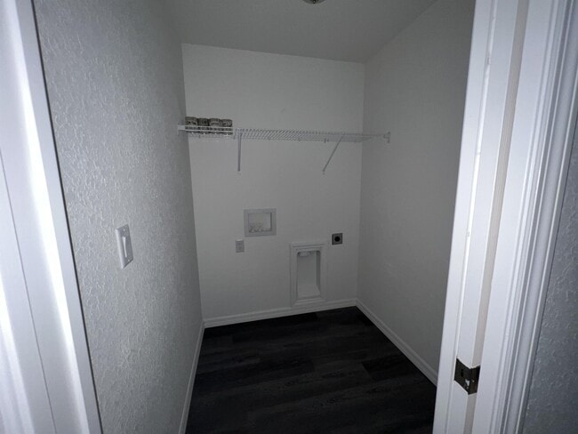 Building Photo - 9 Maple Ln