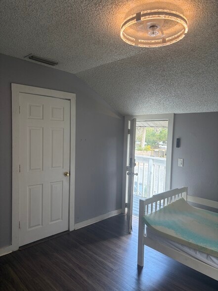 Entrance - 582 N Volusia Ave