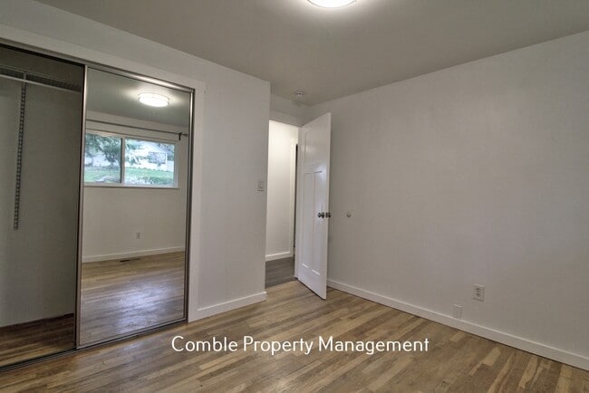 Building Photo - 16605 NE 87th St